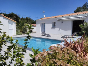Maison Neuve à Saint-Jean-de-Monts avec Piscine Chauffée, Jardin, et Proche Plage - FR-1-323-409